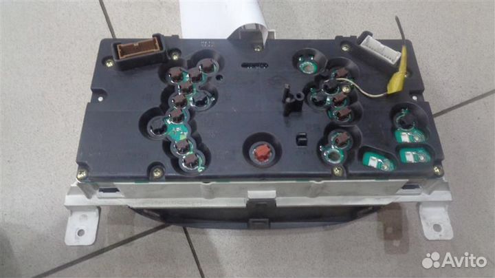 Панель приборов Nissan Almera Tino 2000-2006