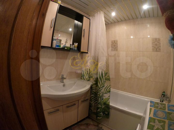 2-к. квартира, 52 м², 1/17 эт.