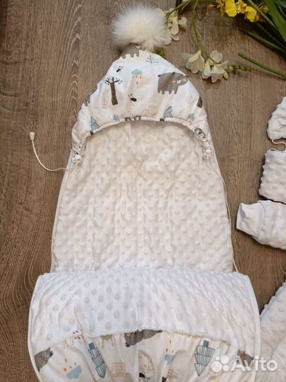 Конверт и костюмчик на малыша на выписку