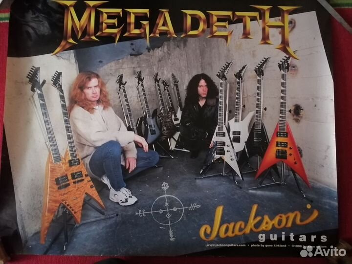 Плакаты: Kiss, Megadeth, есть много других