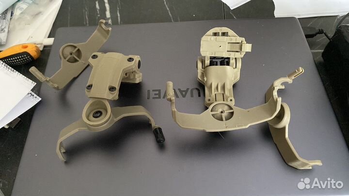 Крепление чебурашки на шлем для наушников