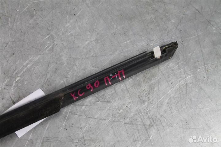 Молдинг стекла передней правой двери Volvo XC90