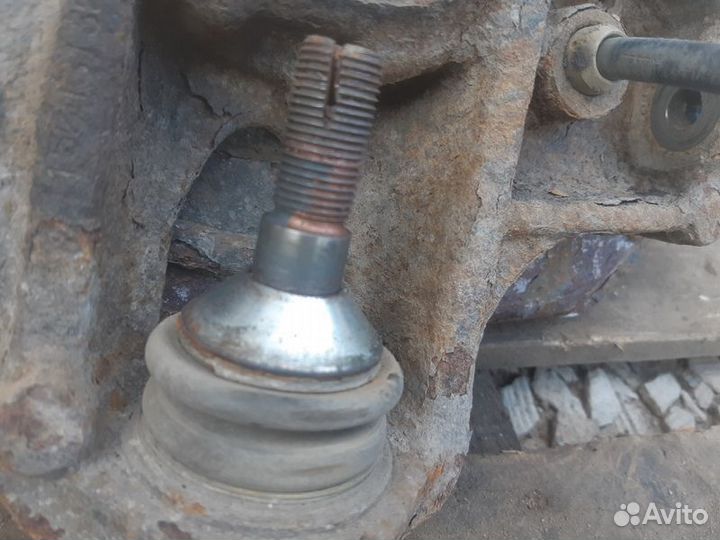 Кулак задний левый Mercedes-Benz M-класс