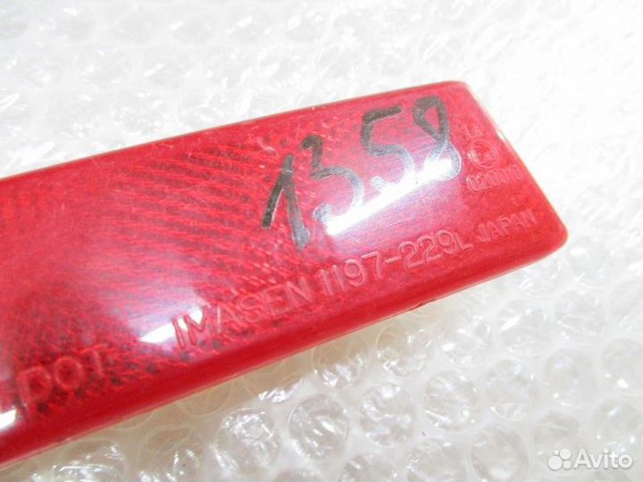 Отражатель в бампер задний левый Mitsubishi