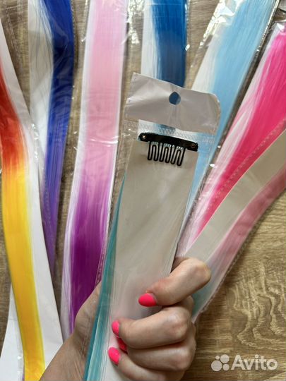 Цветные пряди на заколках