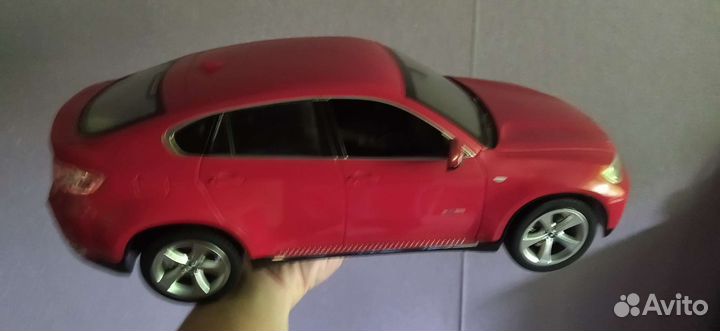 Машина игрушечная на пульте управления