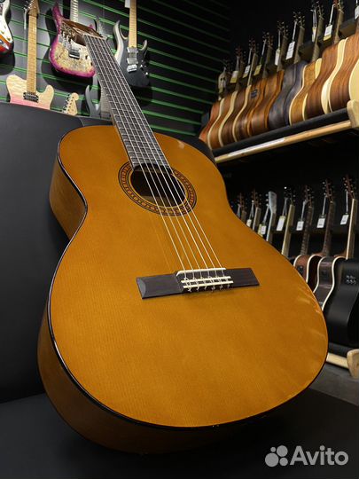 Yamaha CS40 3/4 классическая гитара (Новая)