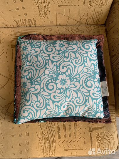 Декоративная наволочка с паетками и подушка