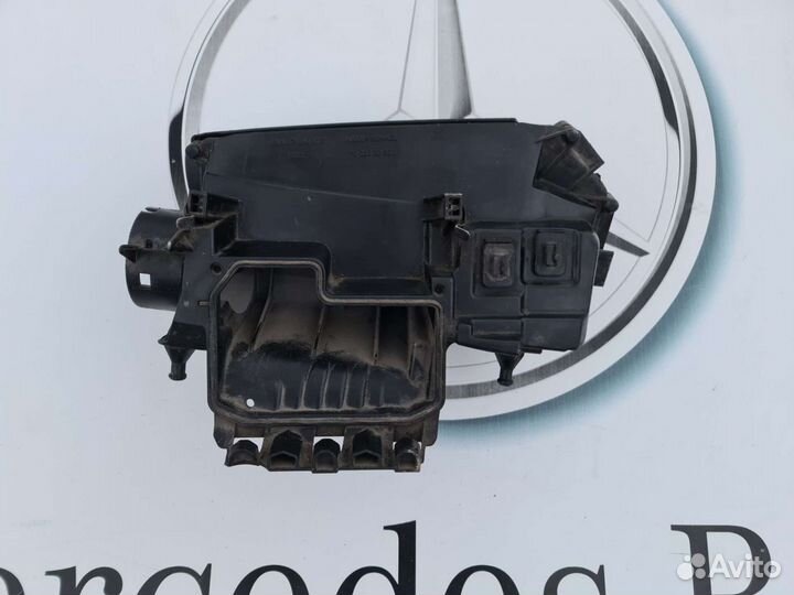 Корпус воздушного фильтра двигателя М271 Mercedes