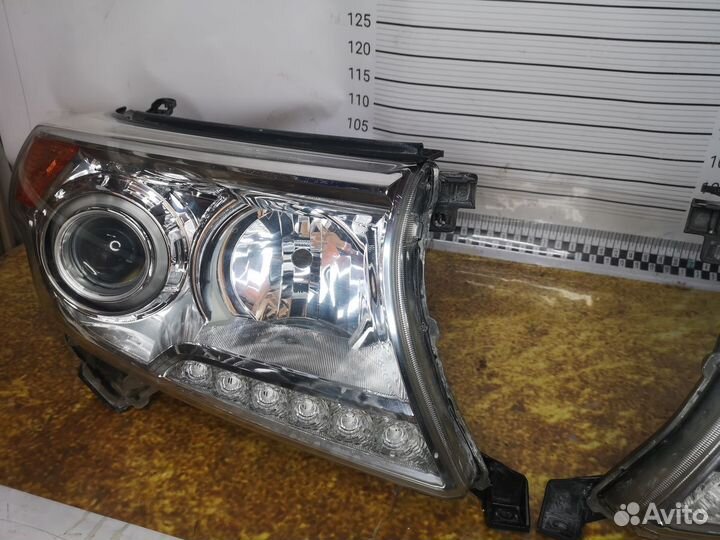 Фара правая \ левая Toyota Land Cruiser 200