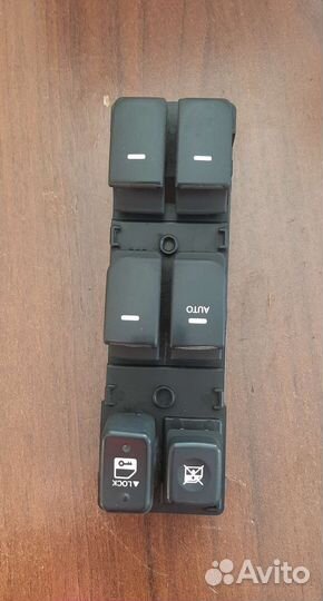 Kia Cerato 2 блок кнопок стеклоподьемников