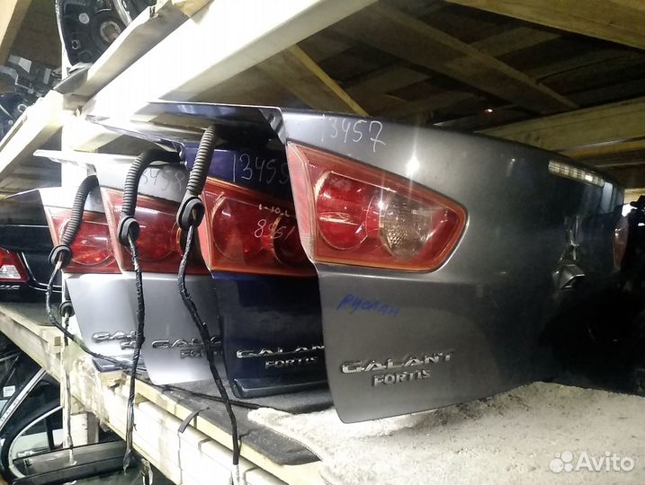 Крышка багажника на Mitsubishi lancer 10