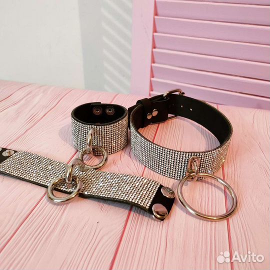 Чокер стразовый кожаный с кольцом