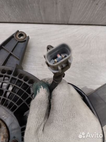 Вентилятор радиатора левый Hyundai Terracan HP