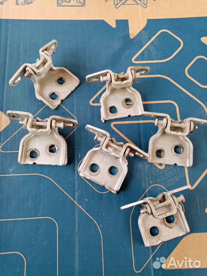 Петля двери Renault Duster