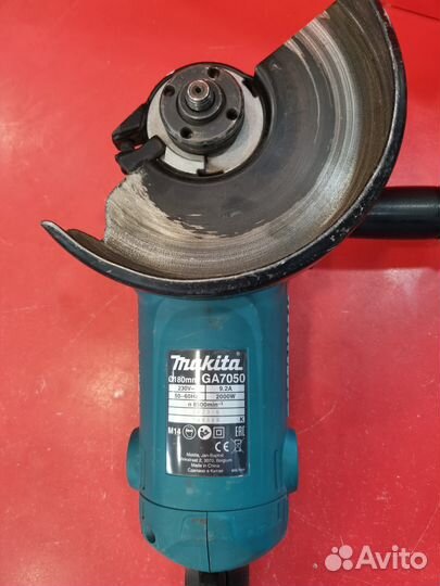 Сетевая угловая шлифмашина Makita GA7050