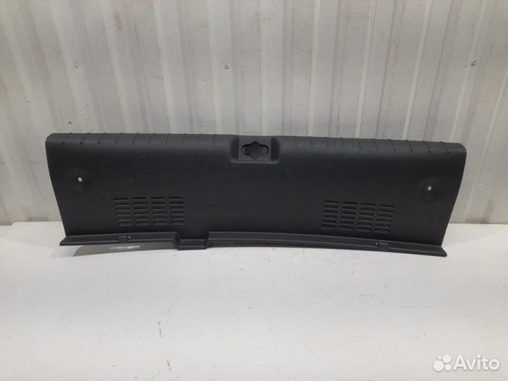 Обшивка задней панели багажника Hyundai Solaris