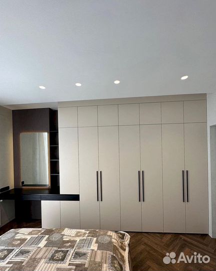 Шкаф распашной на заказ. Доставка и сборка