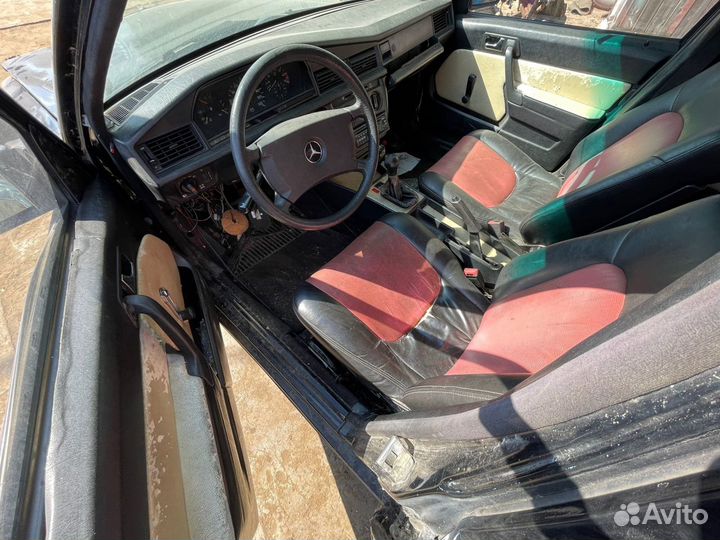 В разборе Mersedes w201