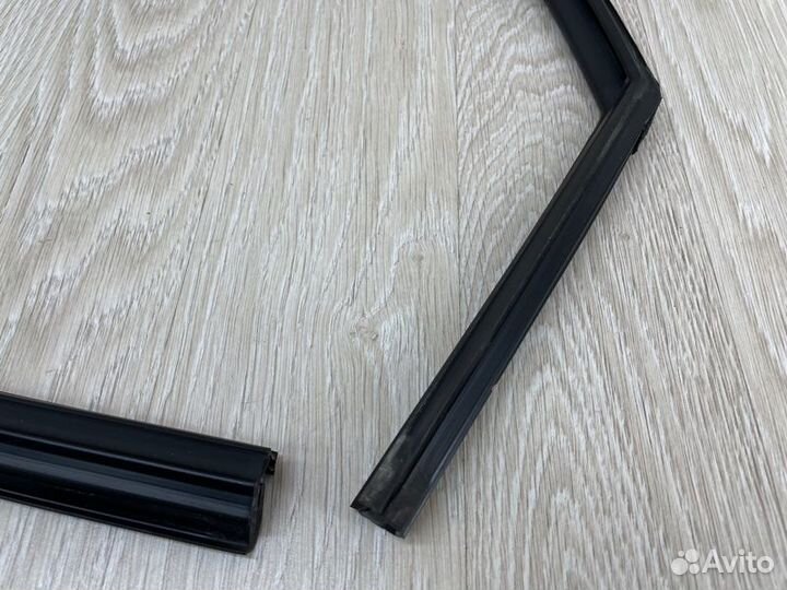 Уплотнитель стекла двери задний левый Hyundai Ix35