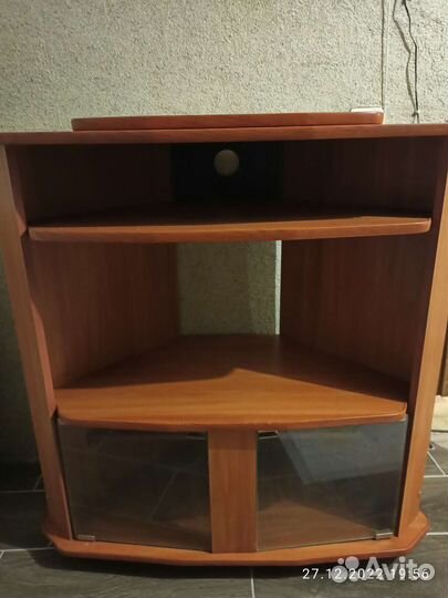 Полка под телевизор угловая