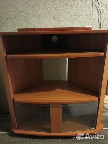 Полка под телевизор угловая