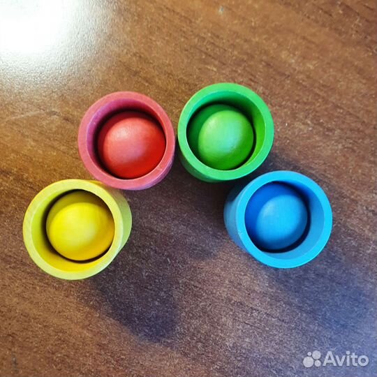 Сортер. Шарики в стаканчиках