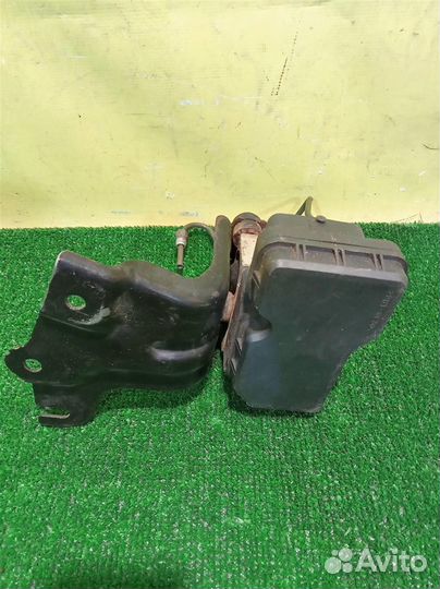 Блок ABS (насос) Toyota Corolla E15 2006