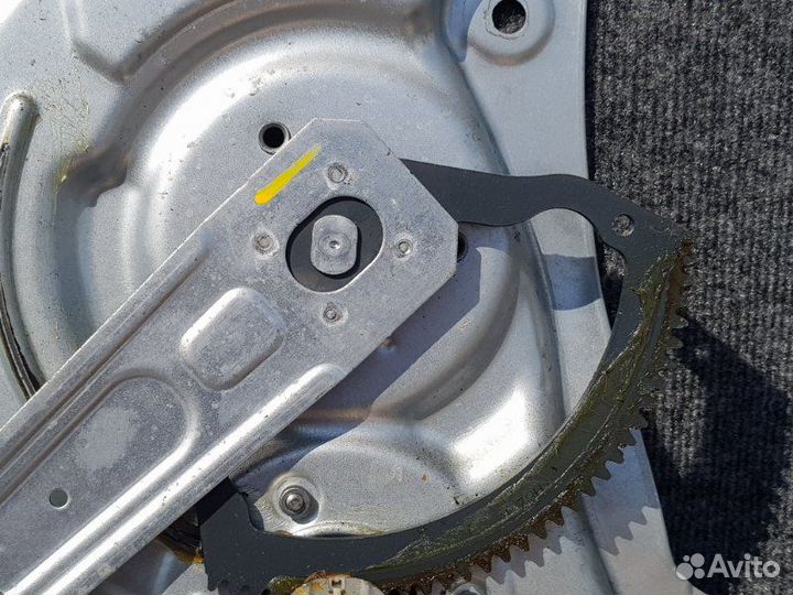 Стеклоподъемник передний правый Hyundai Ix35 LM