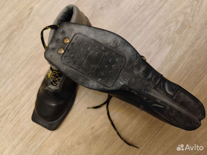 Лыжные ботинки