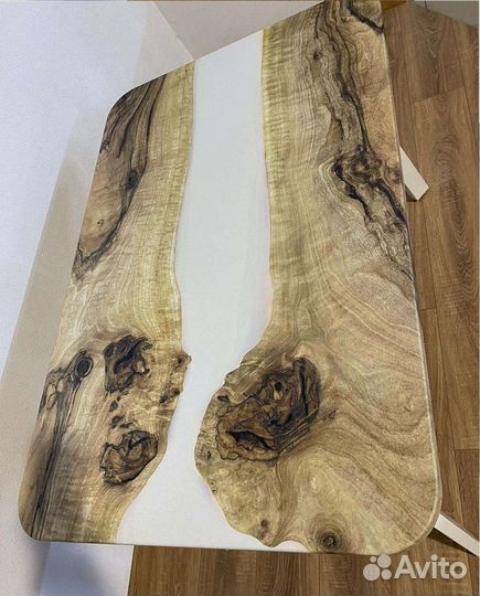 Компьютерный стол 'Particular Debt'