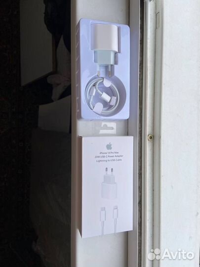 Быстрая зарядка на iPhone блок 20w + кабель