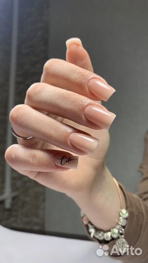Модель на маникюр