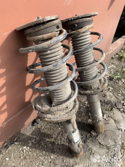 Передние амортизаторы в сборе для Форд Фокус 2