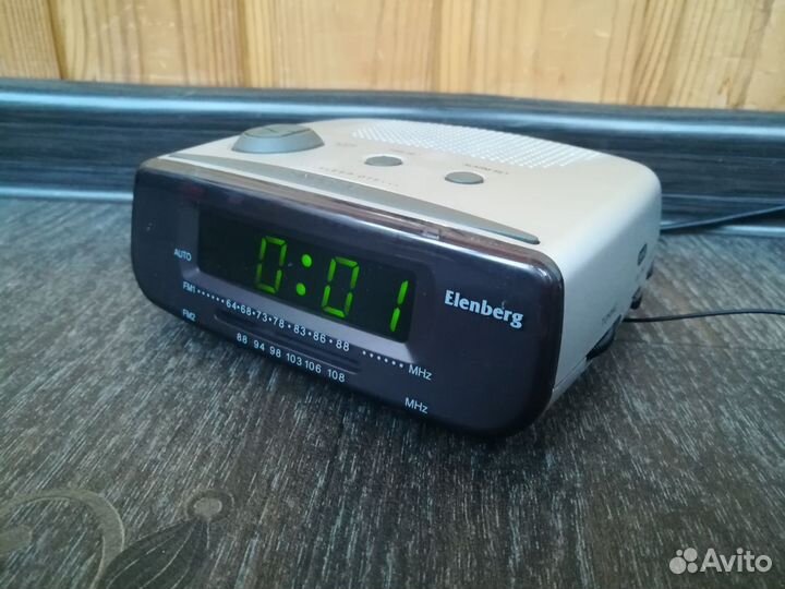 Радио, часы, будильник Elenberg cr-6601