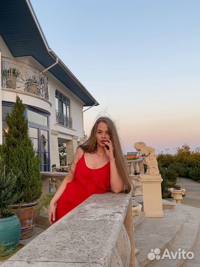 Красное шифоновое платье макси