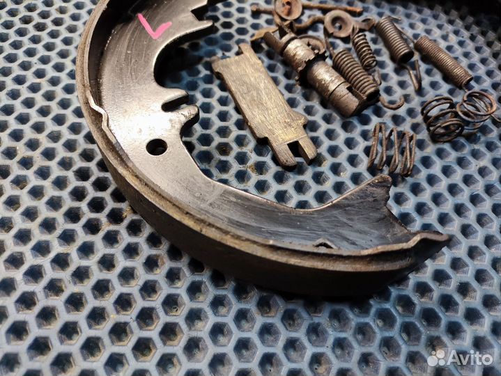 Механизм ручника левый lexus LX 470