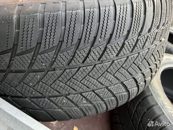 Bridgestone Blizzak LM-001 285/45 R21 113