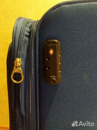 Чемодан на колесах тканевый