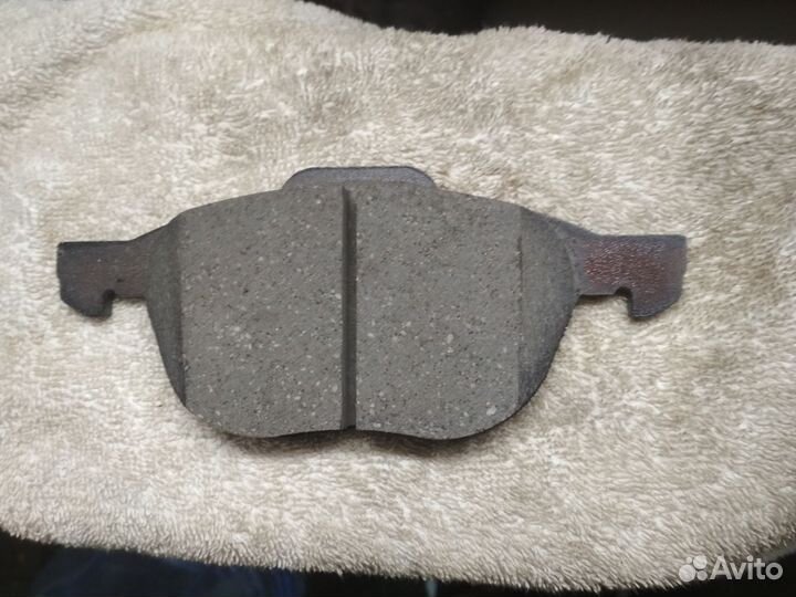 Тормозные колодки передние дисковые М2623723 Mazda