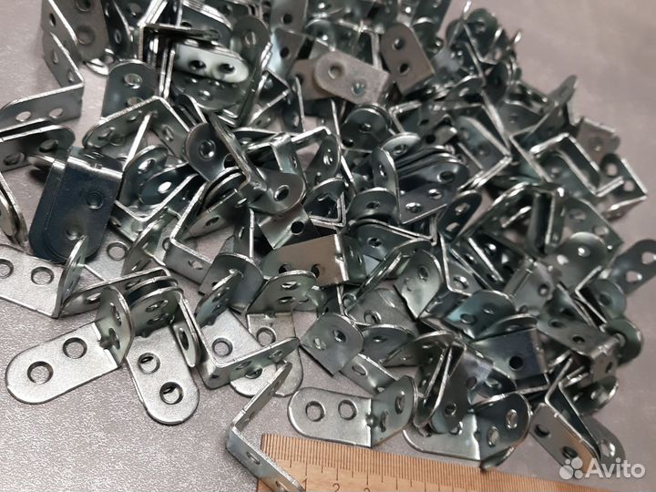 Стяжки-уголки металл 3х3см 50 штук