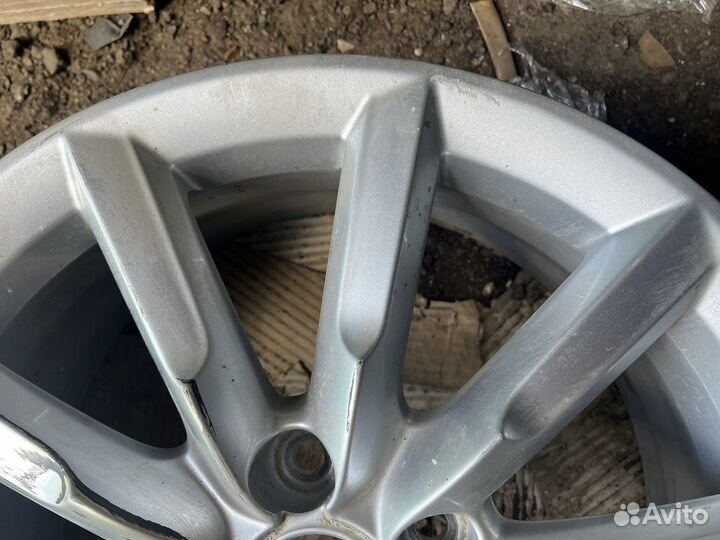 8U0601025S Диск колёсный литой Audi Q3