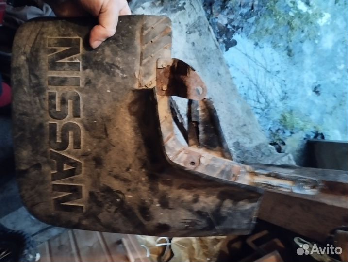 Брызговики Ниссан Патрол 1997