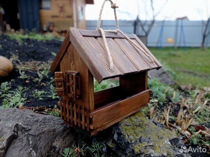 Декоративная кормушка