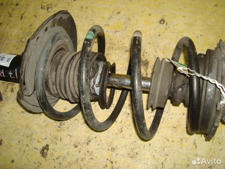 Стойка Nissan Sylphy TB17 (Переднее Правое)