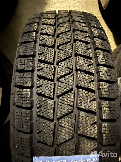 Sailun Ice Blazer Arctic SUV 215/60 R17 100T