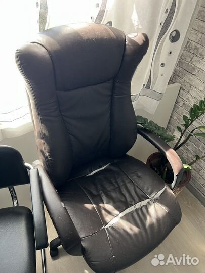 Кожанное кресло