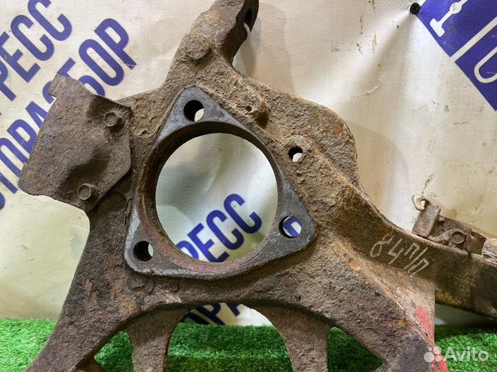 Поворотный кулак передний правый Chrysler Cirrus