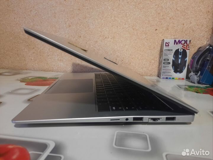 Современный ноутбук для работы 15.6 дюймов