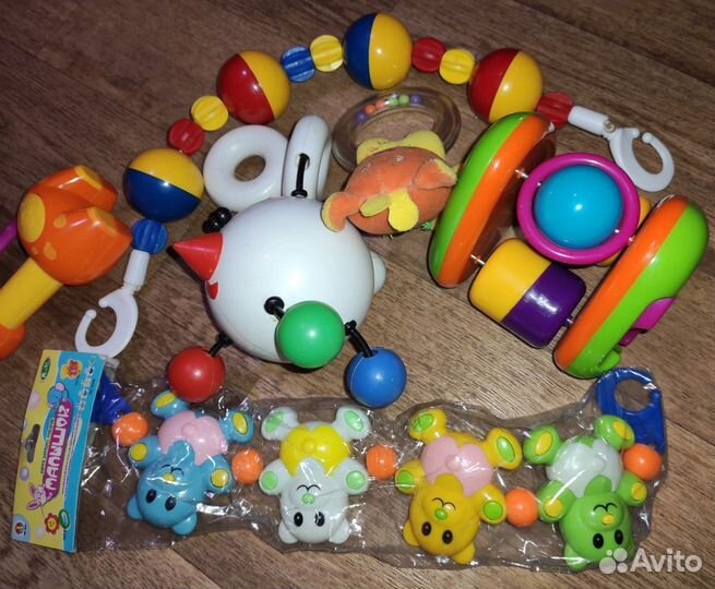 Игрушки, погремушки, грызунок,книжки для родителей